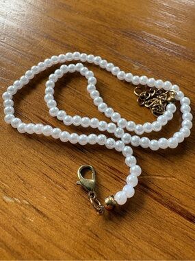 Classic White Pearl Beaded Necklace with Gold Accents